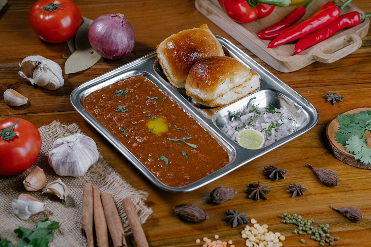 Pav Bhaji delivery in Seminyak — buttery vegetable mash with soft rolls